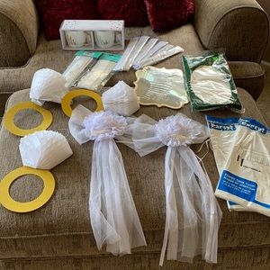 Wedding decorations,Mr. & Mrs. Mugs, hanging bows,tablecloths,rings, plaque
